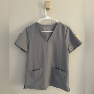 Figs Casma Three Pocket Scrub Top - Cement - Size Small